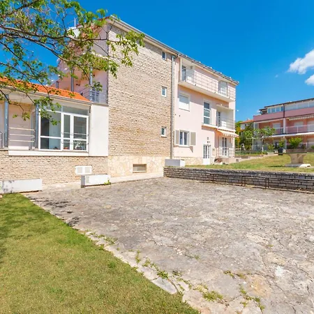 Lejlighed Lovely In *