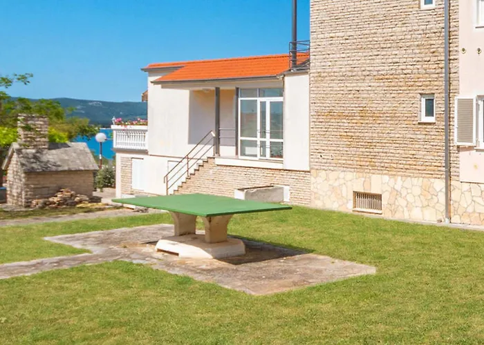 Lovely In Sveti Filip i Jakov